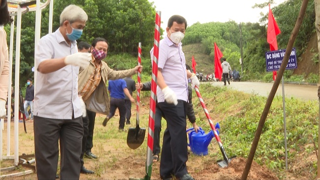 Chủ tịch UBND tỉnh Đặng Văn Minh phát động Tết trồng cây đời đời nhớ ơn Bác Hồ