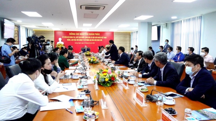 Chủ tịch nước Nguyễn Xuân Phúc thăm và làm việc với Công ty Cổ phần Lọc hoá dầu Bình Sơn và Công ty Cổ phần thép Hòa Phát Dung Quất