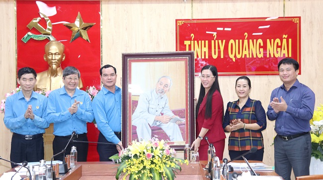 Chủ tịch Tổng LĐLĐ Việt Nam Nguyễn Đình Khang làm việc với tỉnh Quảng Ngãi