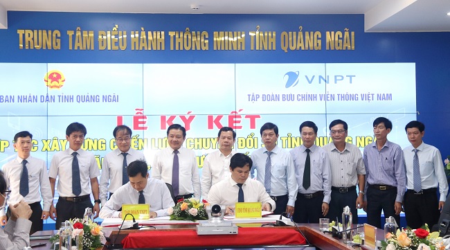 Ký kết thỏa thuận hợp tác xây dựng chiến lược chuyển đổi số tỉnh Quảng Ngãi