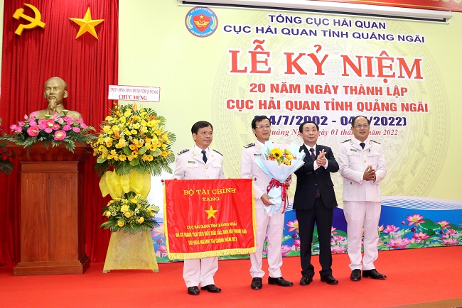 Cục Hải quan: Công tác quản lý và xử lý hàng hóa qua biên giới đang được nâng cao bởi Cục Hải quan Việt Nam. Các chương trình đổi mới cũng được triển khai để tăng tốc cho các hoạt động của Cục Hải quan. Xem ảnh liên quan để biết thêm chi tiết về các dịch vụ của Cục Hải quan.