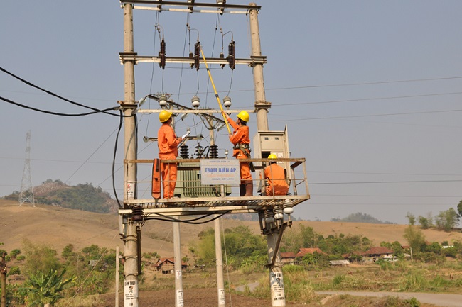 Giải quyết các kiến nghị của cử tri huyện Nghĩa Hành về đầu tư công trình cấp điện