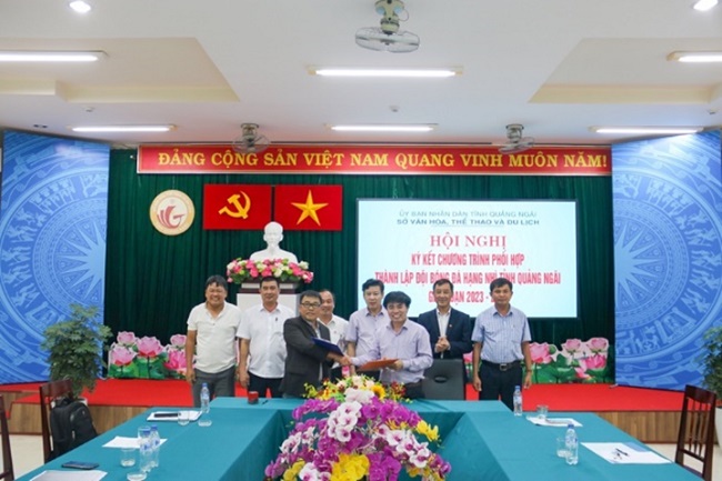 Ký kết Chương trình phối hợp thành lập đội bóng đá hạng Nhì tỉnh Quảng Ngãi