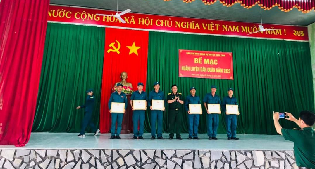 Xã Tịnh Minh tổ chức Tổng kết đợt tham gia huấn luyện dân quân cơ động năm thứ 2 trở đi