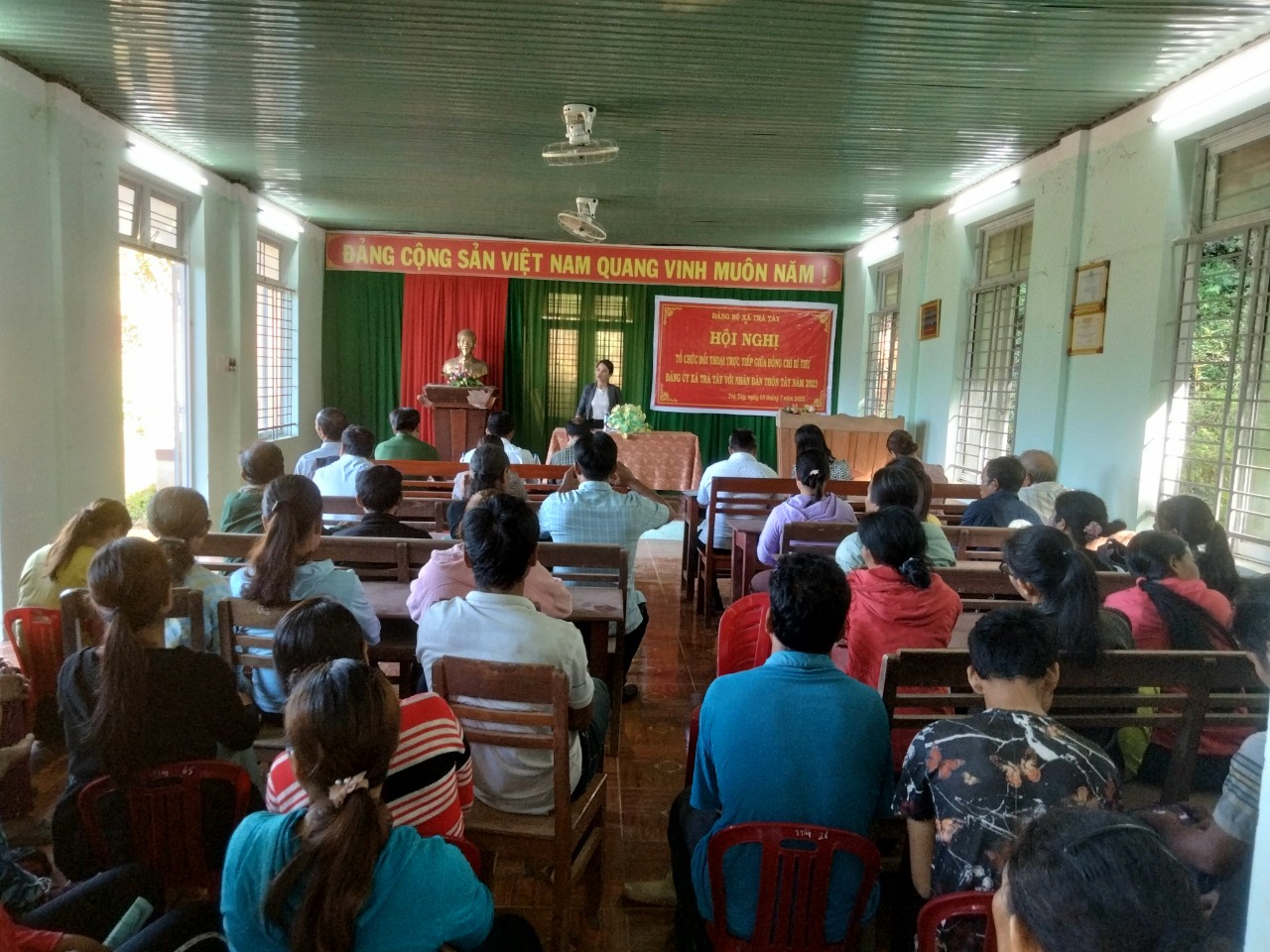 Bí thư Đảng ủy đối thoại với Nhân dân thôn Tây, xã Trà Tây
