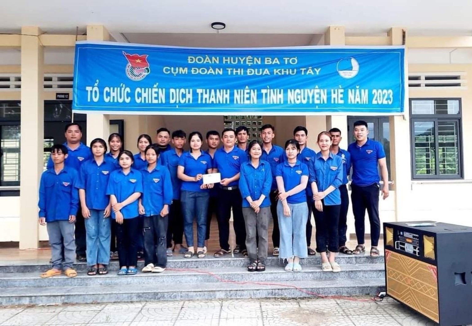 Đoàn thanh niên Cộng sản Hồ Chí Minh xã Ba Tiêu phối hợp với Cụm Đoàn Thi đua Khu Tây huyện Ba Tơ tổ chức ra quân chiến dịch thanh niên tình nguyện hè năm 2023