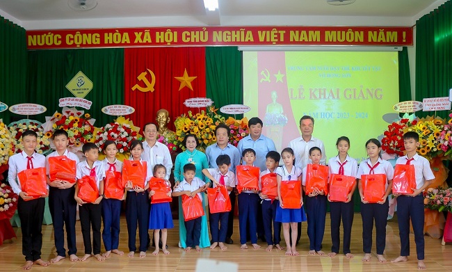 Trung tâm Nuôi dạy trẻ khuyết tật Võ Hồng Sơn khai giảng năm học 2023 - 2024