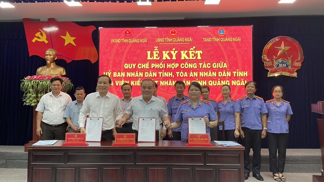 UBND tỉnh ký kết quy chế phối hợp với Tòa án nhân dân và Viện kiểm sát nhân dân tỉnh Quảng Ngãi