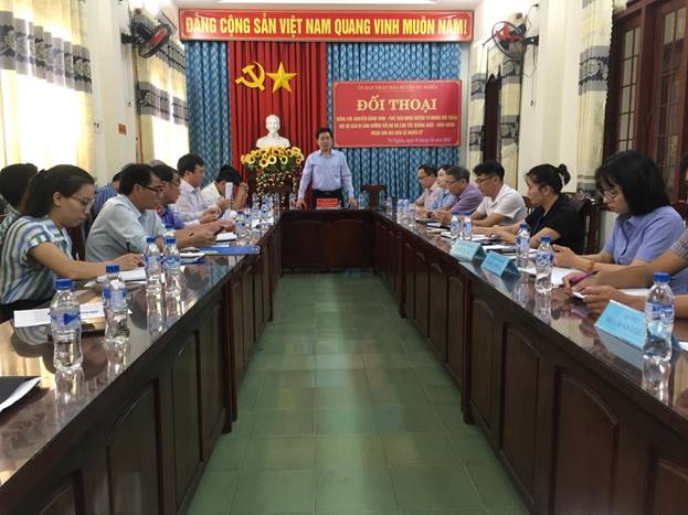 Chủ tịch UBND huyện Tư Nghĩa Nguyễn Đăng Vinh đối thoại với hộ dân ở xã Nghĩa Kỳ liên quan đến Dự án đường bộ cao tốc Quảng Ngãi - Hoài Nhơn