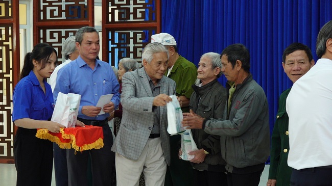 Thiên Tân Group tài trợ tặng quà, khám bệnh miễn phí cho người dân khó khăn ở huyện Ba Tơ