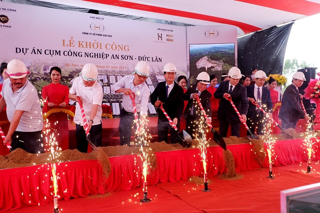Phó Chủ tịch UBND tỉnh Trần Phước Hiền dự lễ khởi công dự án Cụm công nghiệp An Sơn - Đức Lân