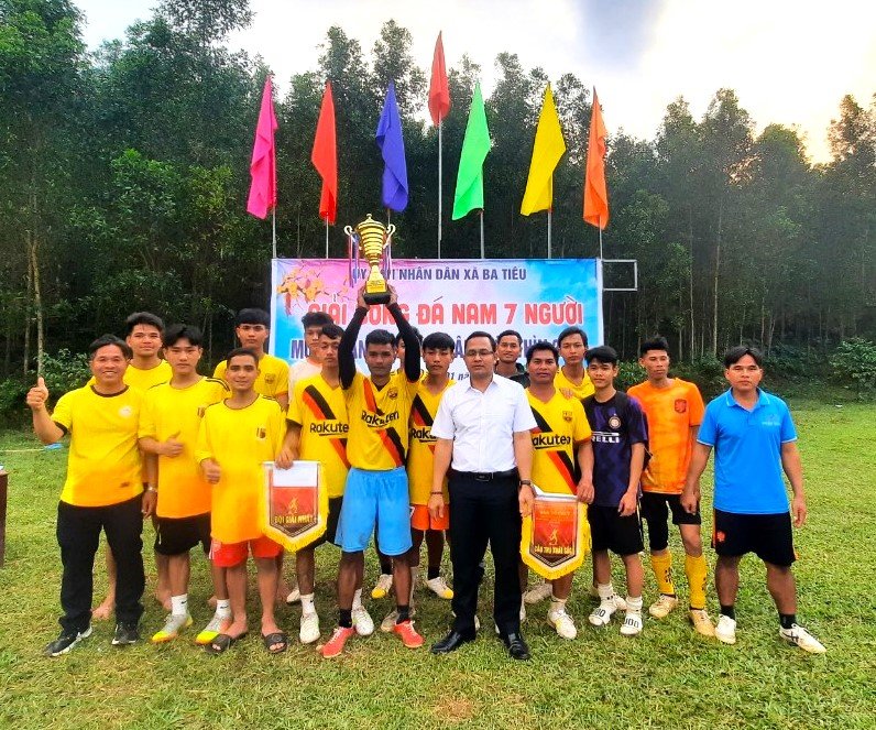 Xã Ba Tiêu tổ chức Giải bóng đá nam 07 người mừng Đảng - mừng xuân Giáp Thìn 2024