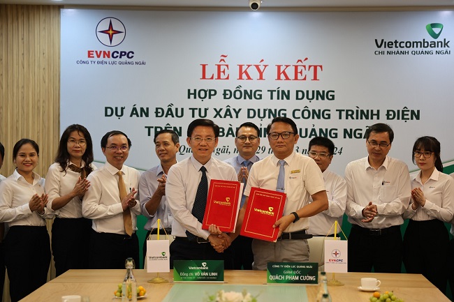 Vietcombank Quảng Ngãi ký kết hợp đồng tín dụng với Công ty Điện lực Quảng Ngãi