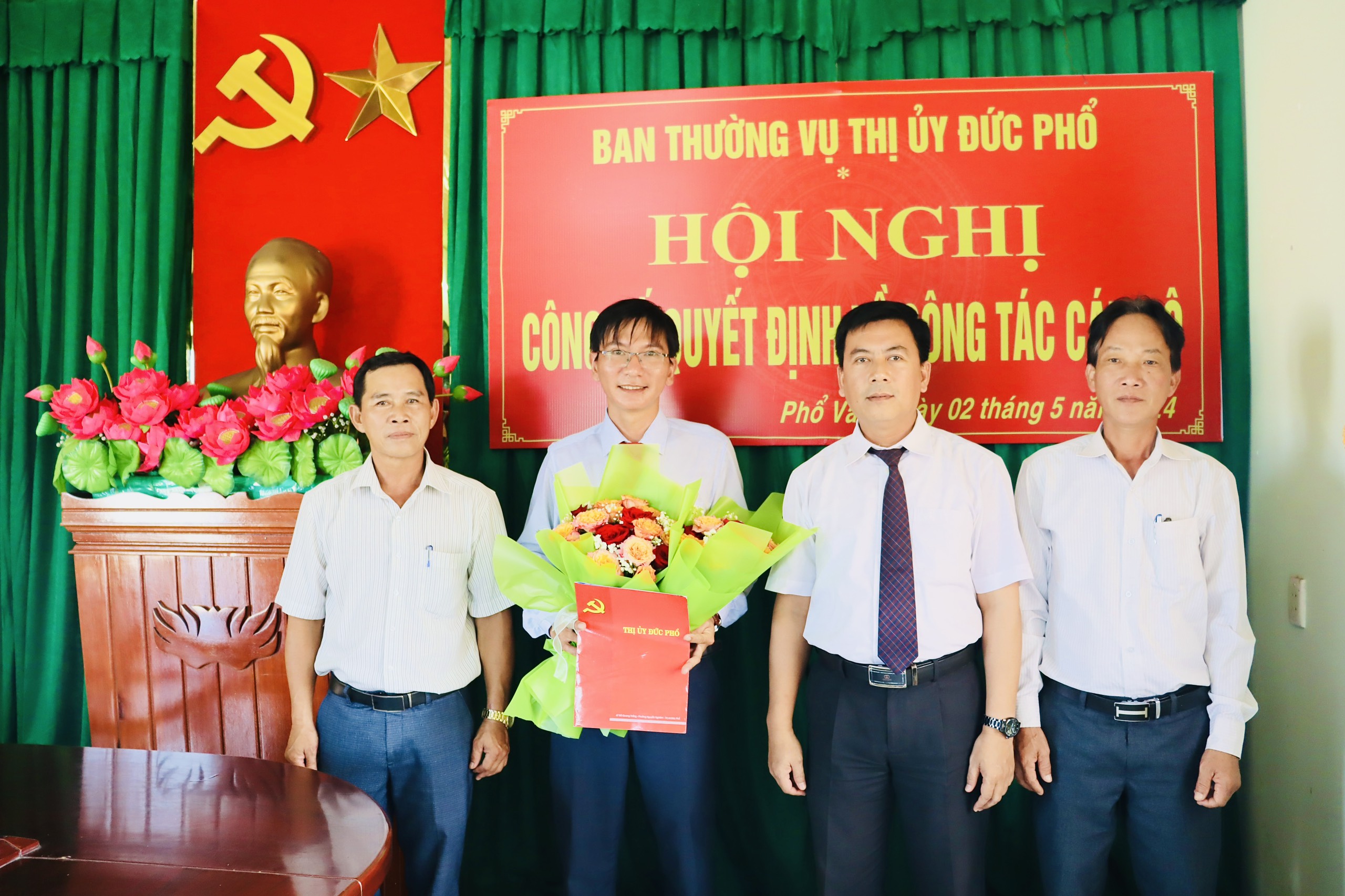 Ban Thường vụ Thị ủy Đức Phổ công bố quyết định về công tác cán bộ tại phường Phổ Văn