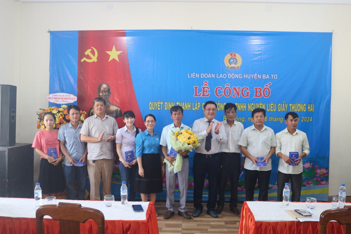 Lễ Công bố thành lập CĐCS Công ty TNHH Nguyên liệu giấy Thượng Hải