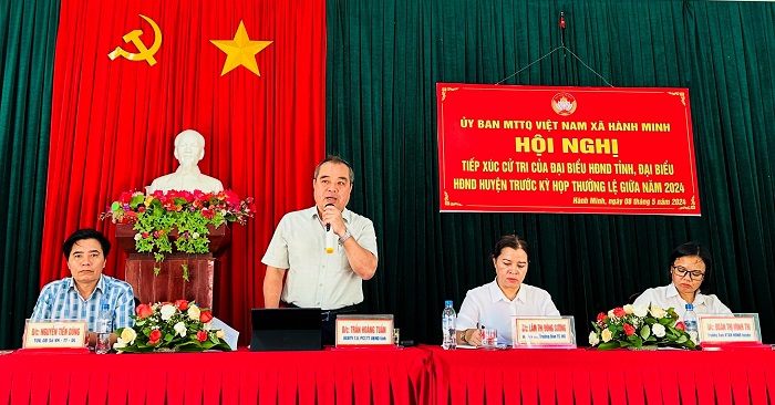 Phó Chủ tịch Thường trực UBND tỉnh Trần Hoàng Tuấn tiếp xúc cử tri xã Hành Minh, huyện Nghĩa Hành