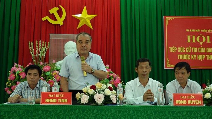 Phó Chủ tịch Thường trực UBND tỉnh Trần Hoàng Tuấn tiếp xúc cử tri tại xã Hành Phước, huyện Nghĩa Hành