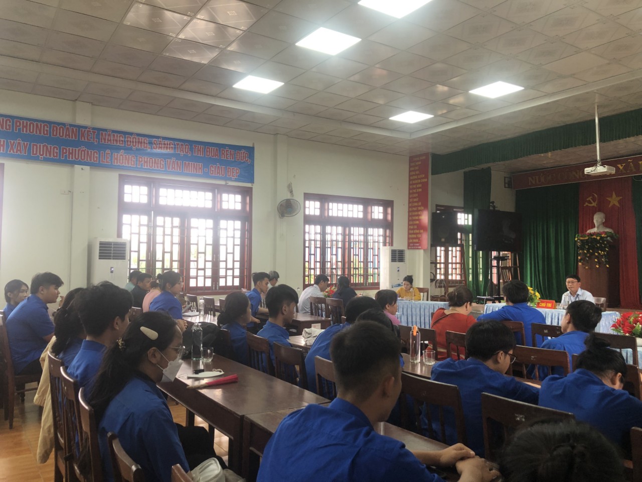 UBND phường tổ chức Hội nghị Chủ tịch UBND phường gặp gỡ, đối thoại trực tiếp với thanh niên trên điạ bàn phường Lê Hồng Phong năm 2024.