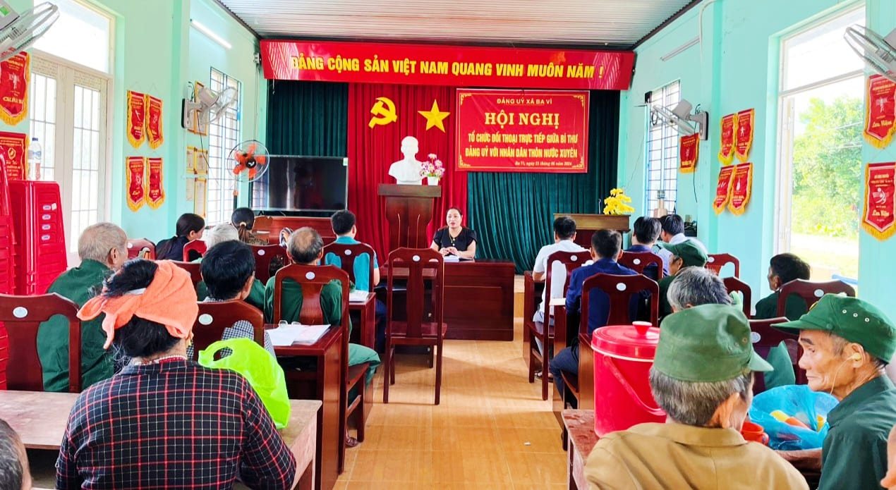 Hội nghị đối thoại trực tiếp giữa Bí thư Đảng ủy xã Ba Vì với nhân dân thôn Nước Xuyên