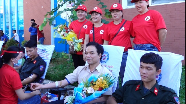 Phó Chủ tịch UBND tỉnh Đặng Ngọc Dũng phát động và tham gia hiến máu tình nguyện