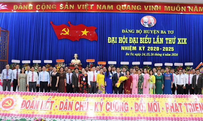 Đồng chí Đinh Ngọc Vỹ tái đắc cử Bí thư Huyện ủy Ba Tơ