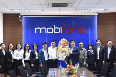 Lãnh đạo tỉnh thăm, chúc Tết MobiFone Quảng Ngãi