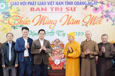 Chủ tịch UBND tỉnh Nguyễn Hoàng Giang thăm, chúc Tết Hòa Thượng Thích Thông Hội, Trưởng Ban Trị sự Giáo hội Phật giáo Việt Nam tỉnh