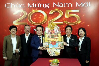 Thăm, chúc Tết Ngân hàng Nông nghiệp và Phát triển nông thôn- Agribank chi nhánh Quảng Ngãi