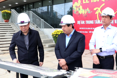 Chủ tịch UBND tỉnh Nguyễn Hoàng Giang kiểm tra tiến độ thi công dự án Trung tâm Hội nghị và Triển lãm tỉnh