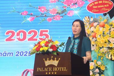 Ủy viên Trung ương Đảng, Bí thư Tỉnh ủy, Chủ tịch HĐND tỉnh Bùi Thị Quỳnh Vân phát biểu tại buổi gặp mặt đồng hương Quảng Ngãi tại Bà Rịa - Vũng Tàu