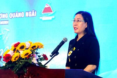 Ủy viên Trung ương Đảng, Bí thư Tỉnh ủy, Chủ tịch HĐND tỉnh Bùi Thị Quỳnh Vân phát biểu tại buổi gặp mặt