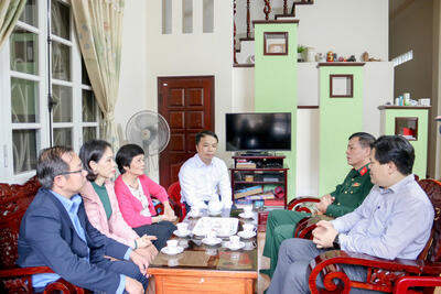 Phó Chủ tịch UBND tỉnh Trần Phước Hiền thăm hỏi gia đình đồng chí Võ Thứ