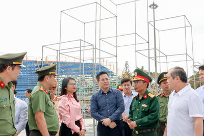 Chủ tịch UBND tỉnh Nguyễn Hoàng Giang kiểm tra tại Quảng trường đường Phạm Văn Đồng ( TP. Quảng Ngãi)