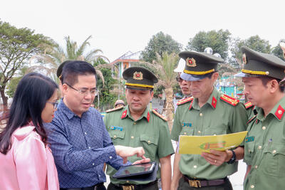 Chủ tịch UBND tỉnh Nguyễn Hoàng Giang kiểm tra tại Quảng trường đường Phạm Văn Đồng ( TP. Quảng Ngãi)