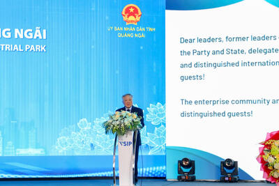 Ủy viên Bộ Chính trị, Phó Thủ tướng Thường trực Chính phủ Nguyễn Hoà Bình phát biểu tại buổi lễ
