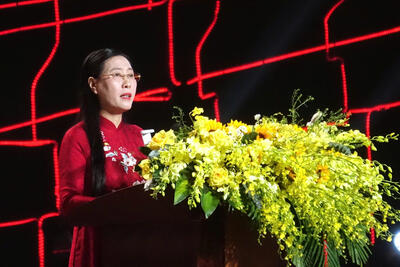 Ủy viên Ban Chấp hành Trung ương Đảng, Bí thư Tỉnh ủy, Chủ tịch HĐND tỉnh Bùi Thị Quỳnh Vân phát biểu tại buổi lễ