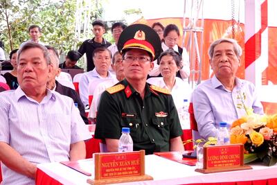 Các đồng chí nguyên lãnh đạo tỉnh dự lễ kỷ niệm