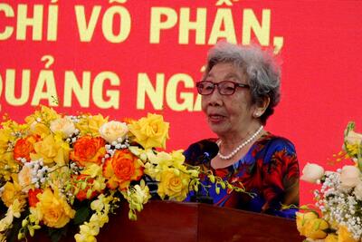 Con gái đồng chí Võ Phấn, đại diện gia đình phát biểu tại lễ kỷ niệm