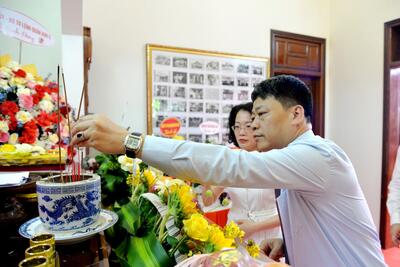Lãnh đạo Bộ NN&MT viếng hương đồng chí Trần Văn An