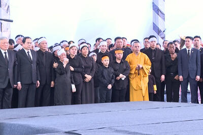 Các đồng chí lãnh đạo Đảng, Nhà nước và gia đình tiễn biệt nguyên Chủ tịch nước Trần Đức Lương