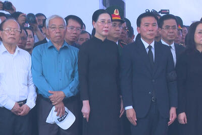 Các đồng chí lãnh đạo Đảng, Nhà nước và tỉnh Quảng Ngãi tiễn biệt nguyên Chủ tịch nước Trần Đức Lương