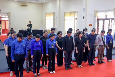 Đoàn MTTQ và các tổ chức chính trị xã hội tỉnh viếng nguyên Chủ tịch nước Trần Đức Lương tại Hội trường T50, Bộ Chỉ huy Quân sự tỉnh Quảng Ngãi