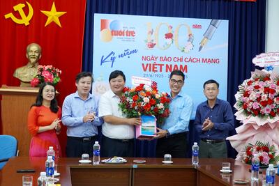 Thăm, chúc mừng Văn phòng Báo Tuổi trẻ tại Đà Nẵng