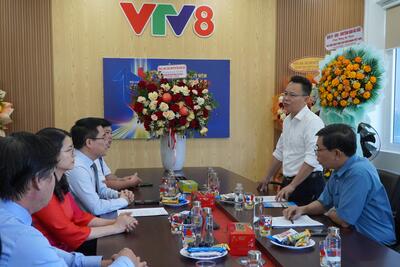 Đại diện lãnh đạo VTV8 cảm ơn tình cảm tốt đẹp lãnh đạo tỉnh Quảng Ngãi dành cho VTV8