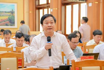Giám đốc Sở Xây dựng Nguyễn Phúc Nhân tham gia ý kiến, thảo luận tại Hội nghị