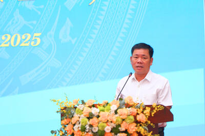 Lãnh đạo Sở Tài chính trình bày các Tờ trình tại Kỳ họp