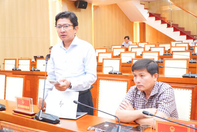 Đại biểu phát biểu thảo luận tại Kỳ họp