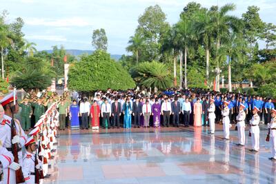 Quang cảnh Lễ dâng hương, dâng hoa