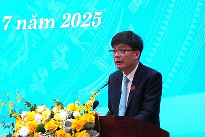 Phó Chủ tịch HĐND tỉnh Nguyễn Thế Hải công bố Nghị quyết của Ủy ban Thường vụ Quốc hội về việc chỉ định Chủ tịch, Phó Chủ tịch, Trưởng các Ban của HĐND tỉnh khóa XIII