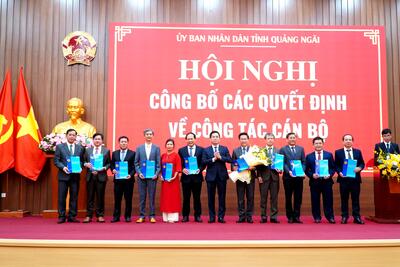 Chủ tịch UBND tỉnh Nguyễn Hoàng Giang trao các Quyết định bổ nhiệm lãnh đạo Sở Tài chính
